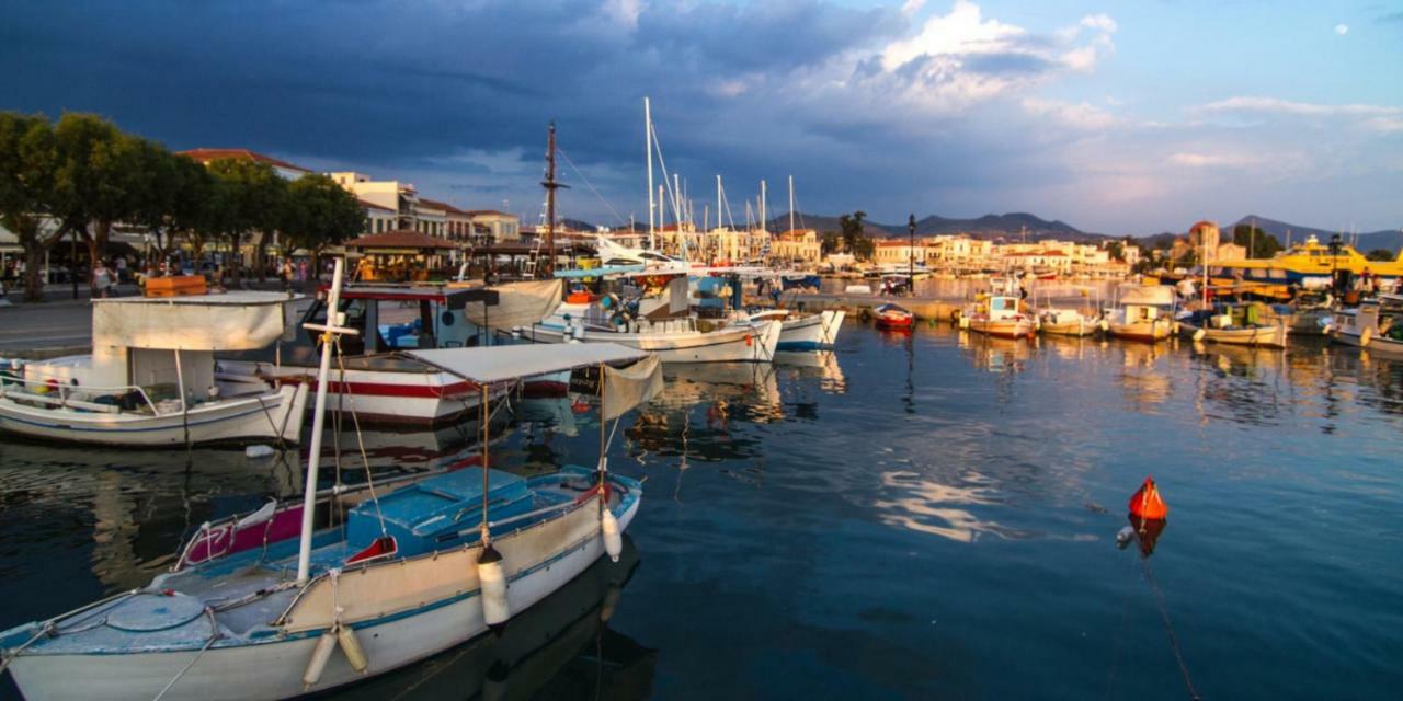 The Roof - Flat Sea View In Aegina Townアパートメント エクステリア 写真
